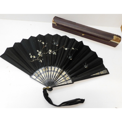 20 - Antique Victorian mourning fan with original box