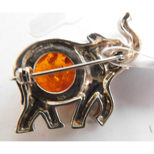 149 - 925 silver amber elephant brooch - combined weight 12g