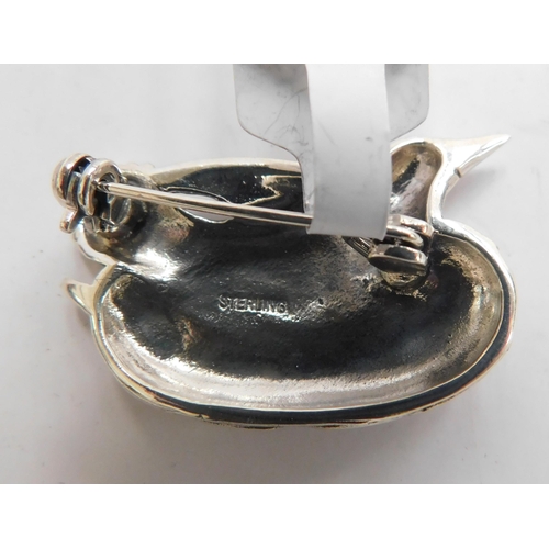 153 - Sterling silver bird on nest brooch - 7.80g