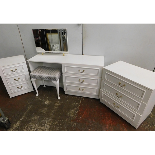 425 - Matching bedroom dressing table with three drawers and 2x three drawer sets of drawers