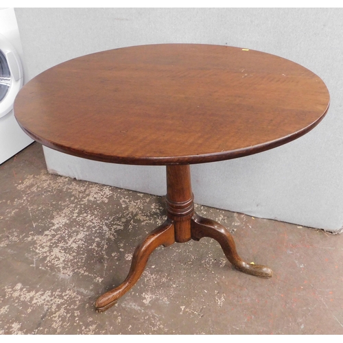 462 - Antique mahogany tripod table