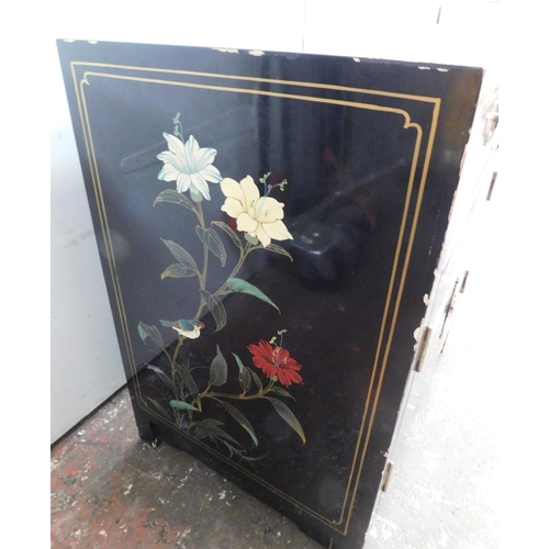 468 - Asian Chinoiserie lacquered cabinet - approx. 24