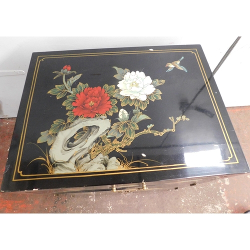 468 - Asian Chinoiserie lacquered cabinet - approx. 24