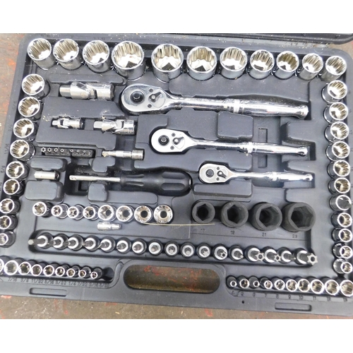 285 - Cased socket set and ring spanners