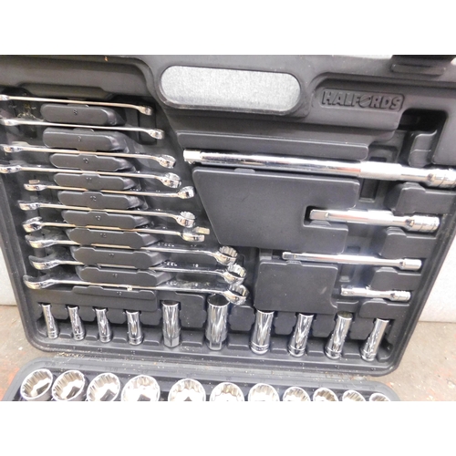 285 - Cased socket set and ring spanners