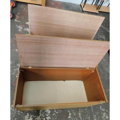 395 - 2 blanket boxes