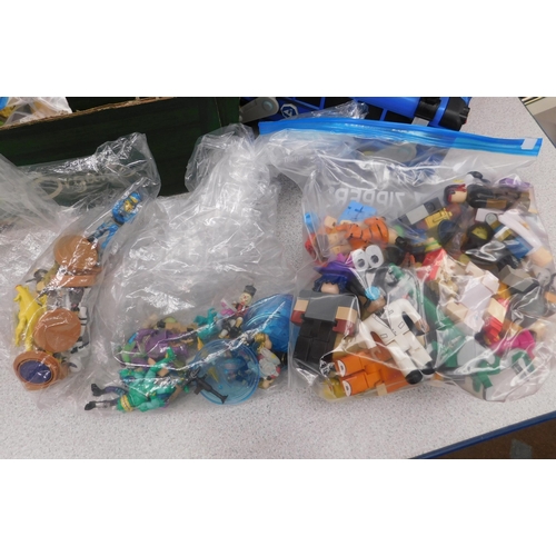 43 - 80 x Fortnite/Roblox/Minecraft figures and vehicles/weapons and accessories