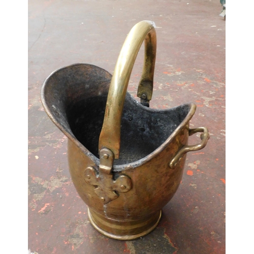 172 - Brass coal scuttle