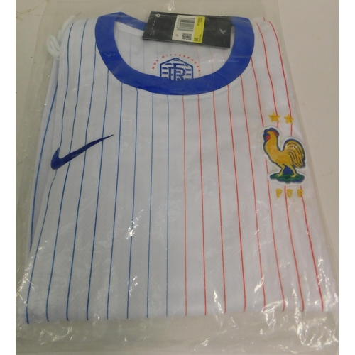 188 - France football shirt and shorts set - size 26