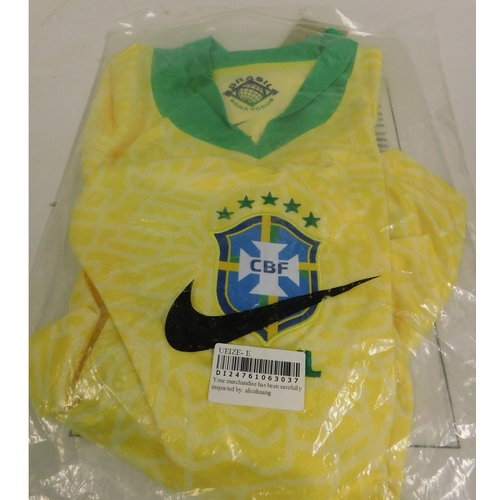 198 - Brazil/Brasil football shirt - size small