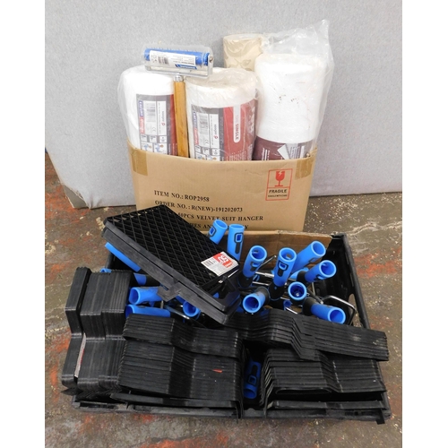 39 - Box of decorating items - incl. roller, accessories, paper etc.