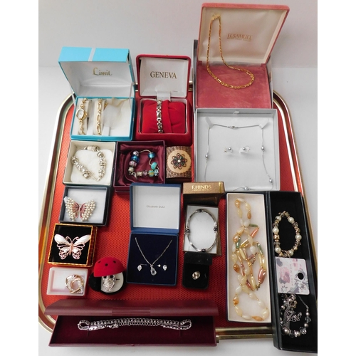 560 - Collection of boxed costume jewellery - incl. gift sets, brooches and bracelets