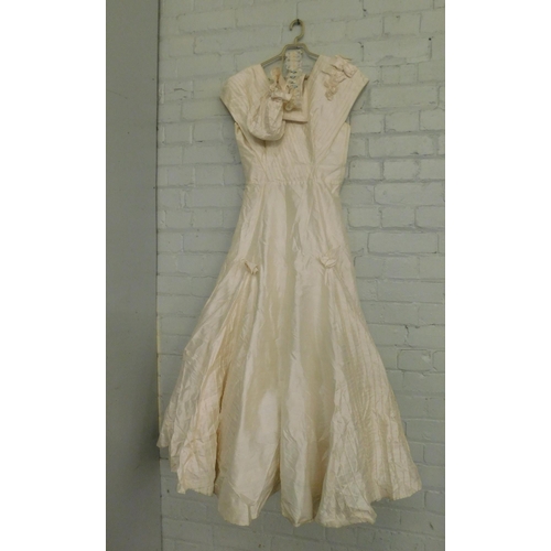 89 - Vintage champagne wedding dress and accessories