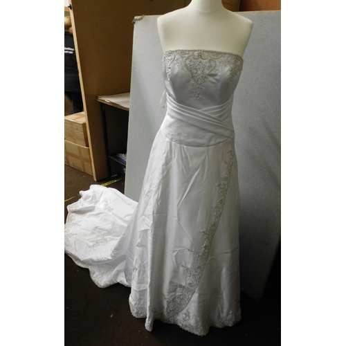 102 - Mary's size 14 Wedding dress