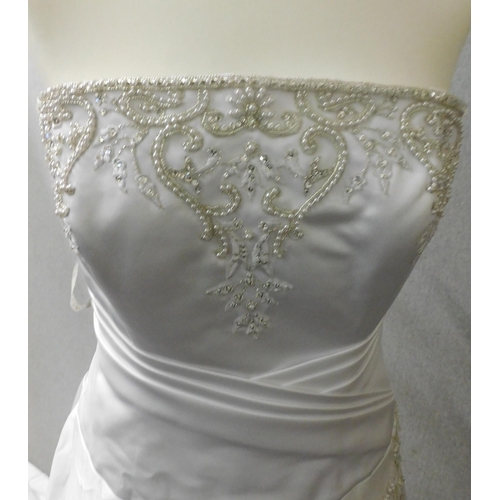 102 - Mary's size 14 Wedding dress