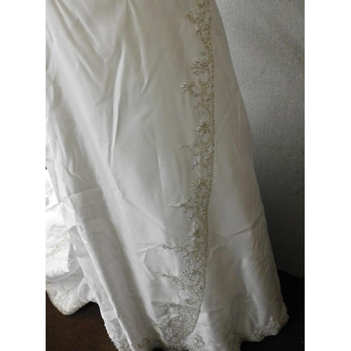 102 - Mary's size 14 Wedding dress