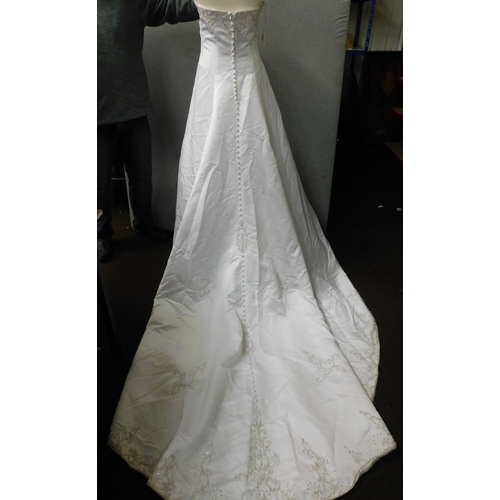 102 - Mary's size 14 Wedding dress
