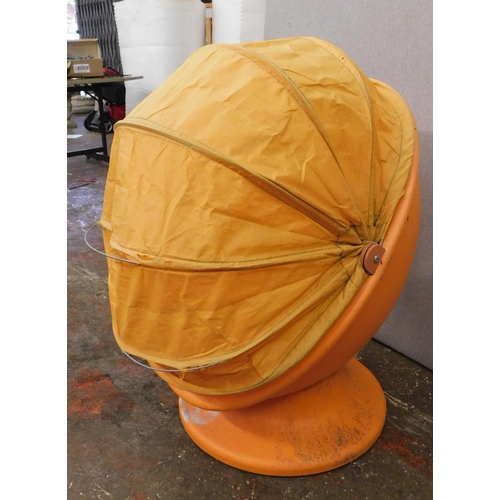 87 - Vintage style children's egg chair