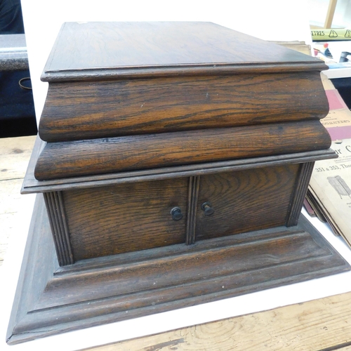 384 - 1920s Edison Bell discaphone with needles and gramophone records