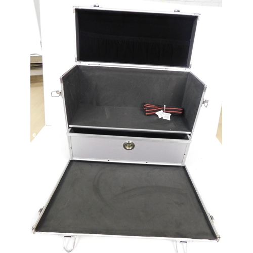 49 - Aluminium flight case with drawer