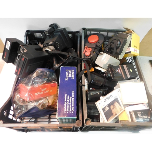 304 - Two trays of vintage cameras - incl. Cobra, Kodak, Polaroid etc.