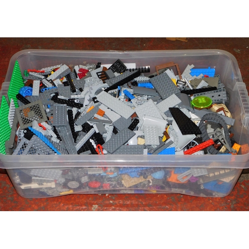 351 - Large box of Lego pieces - over 5kg - all 100% genuine Lego