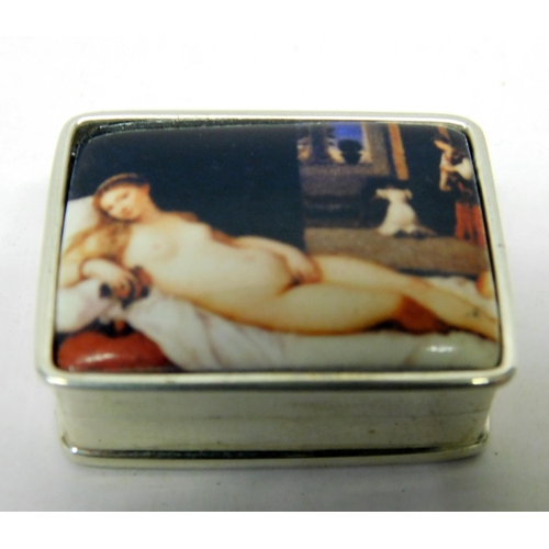 379 - Sterling silver trinket/pill box - weight 20g