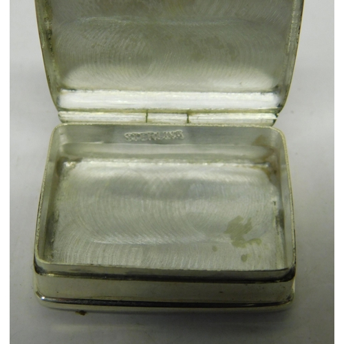 379 - Sterling silver trinket/pill box - weight 20g