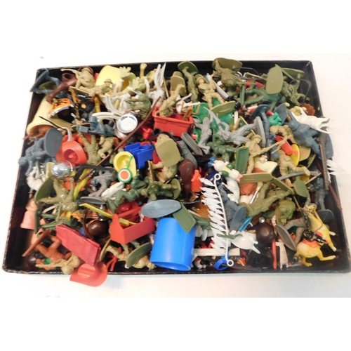 416 - Tray of vintage plastic collectable figures