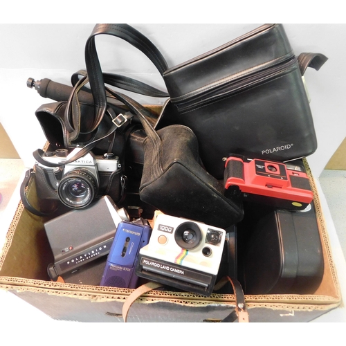 434 - Box of vintage cameras - incl. Polaroid, Praktica etc.