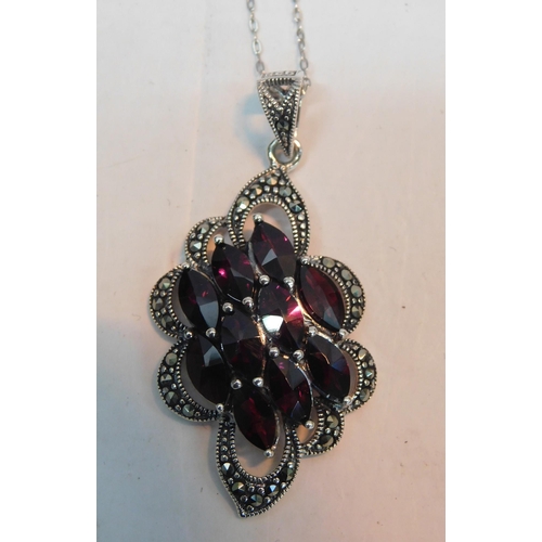 481 - Silver cluster set pendant on silver chain