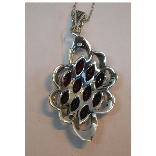 481 - Silver cluster set pendant on silver chain