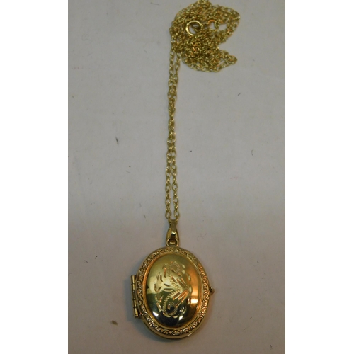 482 - 9ct Gold chain and 9ct gold triple locket - weight 2.8g