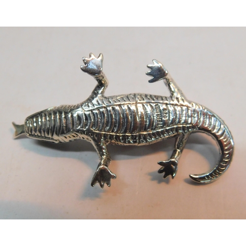 488 - Silver lizard pin cushion