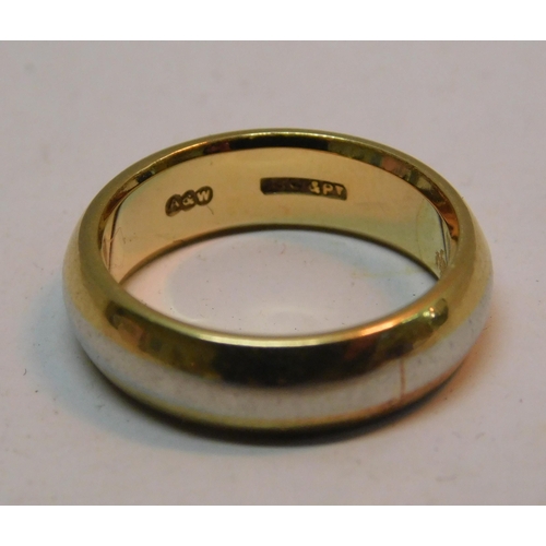 491 - 18ct Gold band ring - 7.2g