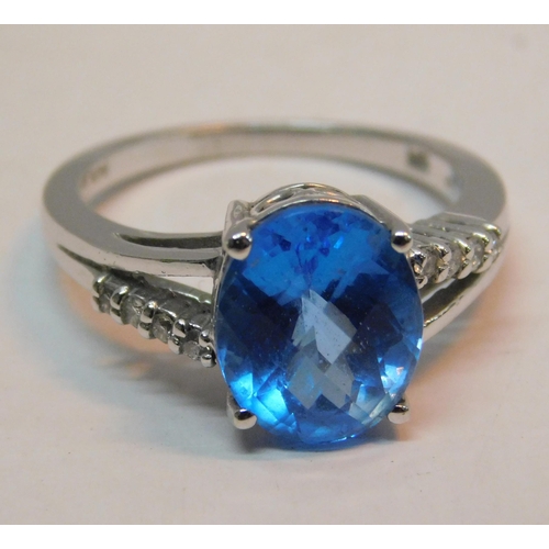 493A - 14K White gold large topaz with diamond arm detail ring RRP £1000 - combined weight 4.43g