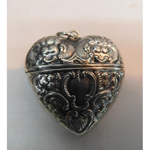 500 - Silver heart vesta case