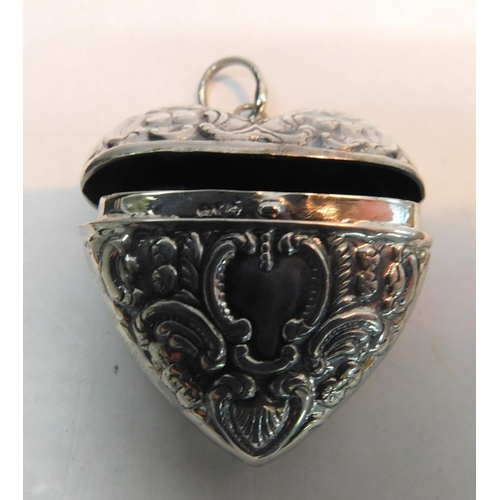 500 - Silver heart vesta case