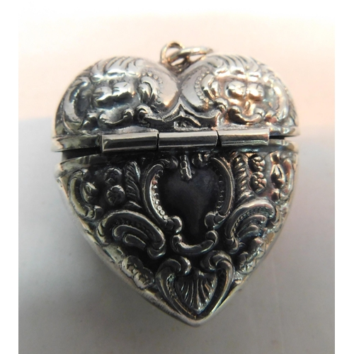 500 - Silver heart vesta case