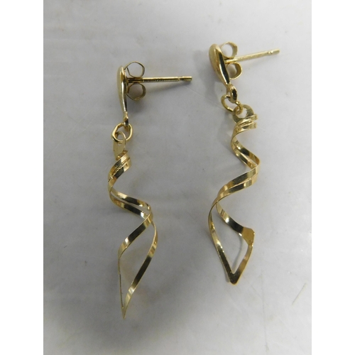 505 - 9ct Gold drop twist earrings - weight 0.46g