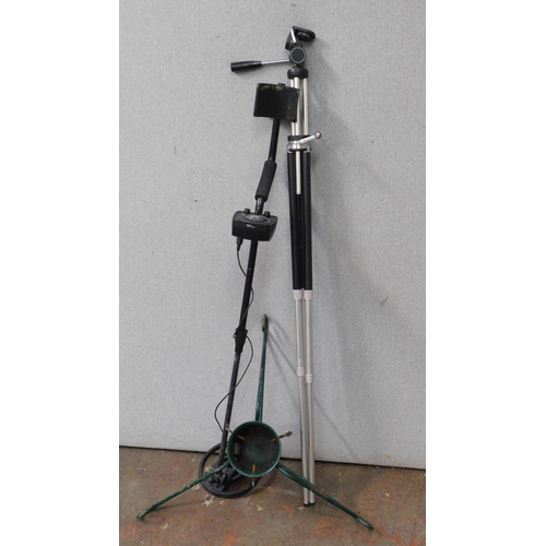 576 - Metal detector (unchecked) camera tripod and stand