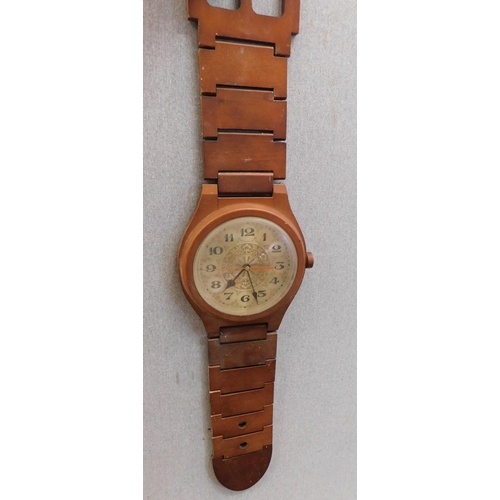 263 - Large wooden watch style wallclock - unchecked