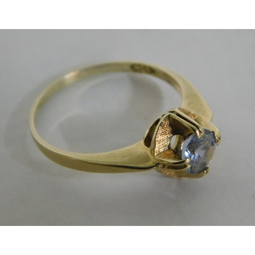 427 - 14ct Gold blue topaz solitaire - size M