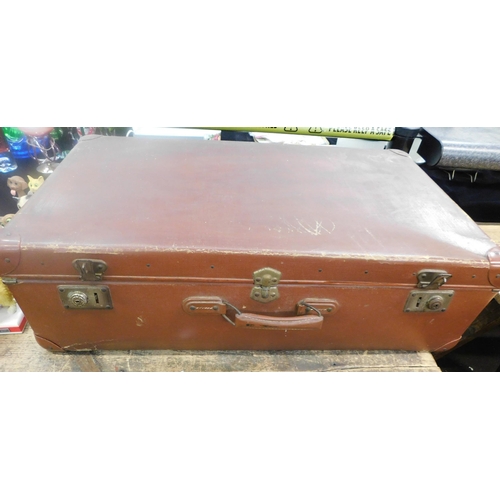 496 - Vintage suitcase with vintage tins