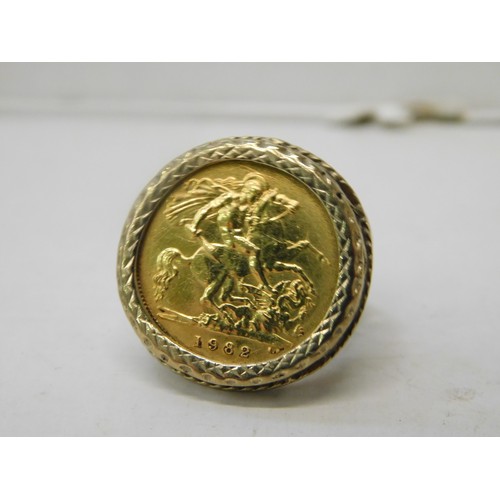 541 - 1982 half sovereign ring in 9ct gold ring - combined weight 7.6g