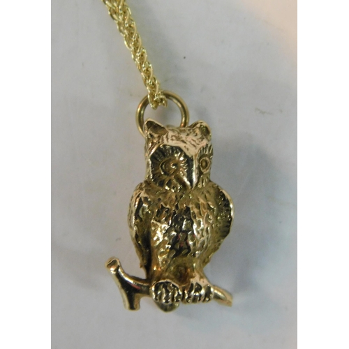 546 - 9ct Gold chain with 9ct solid owl pendant - weight 7g