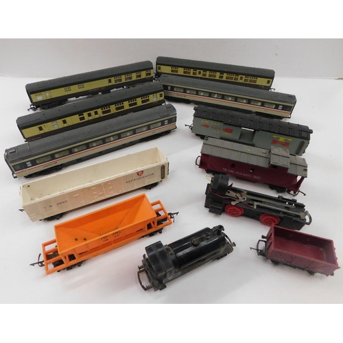 450 - Collection of railway OO gauge rolling stock - incl. Hornby and Lima