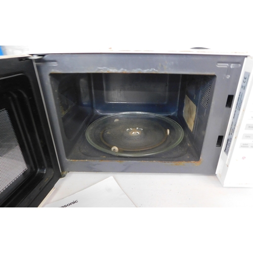 60A - Panasonic microwave oven W/O