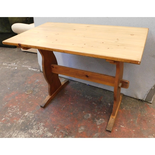 283 - Pine table