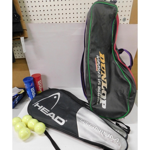 224 - Tennis racket bag - incl. rackets and balls